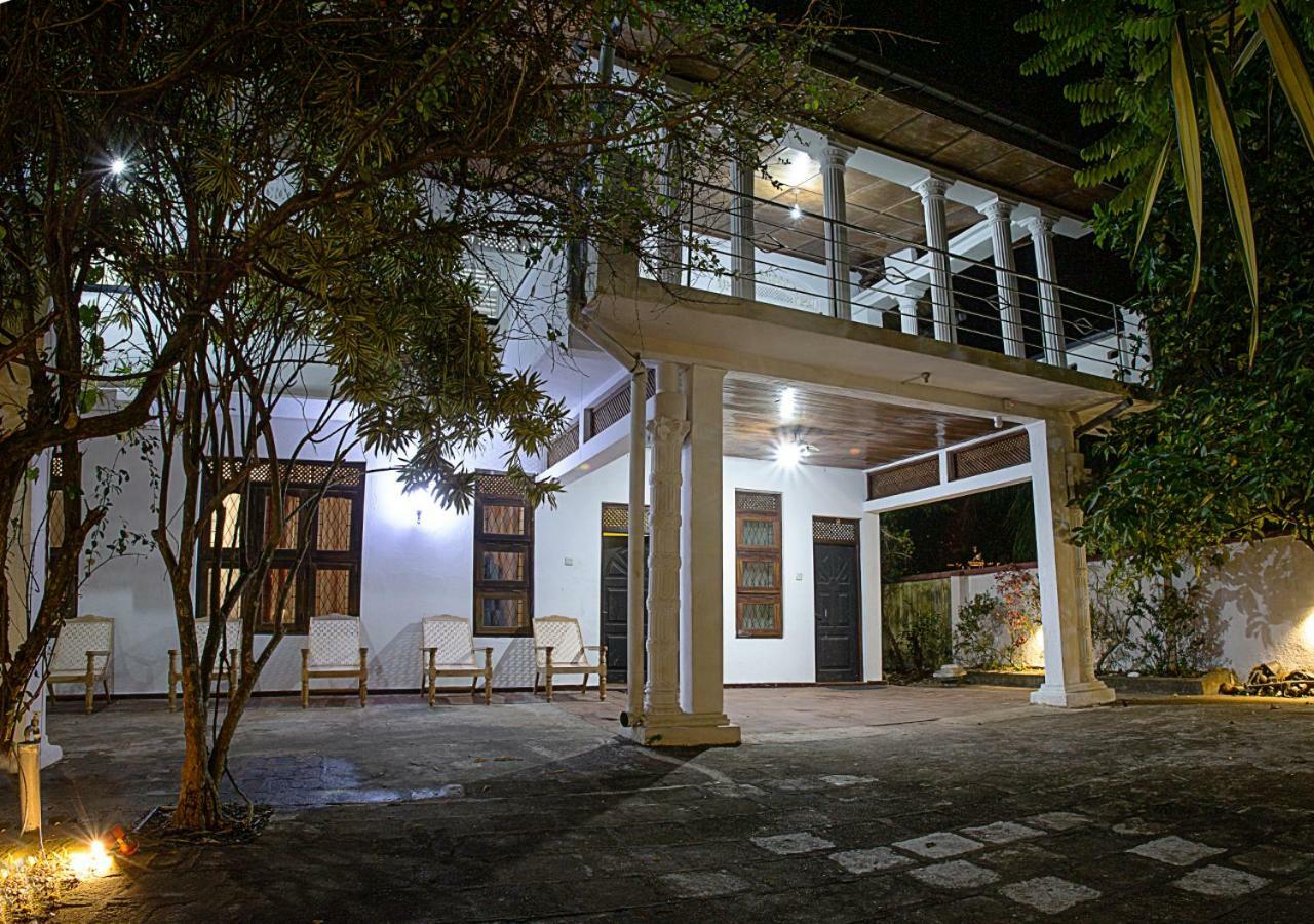 Aura City Hostel Anuradhapura Exterior foto